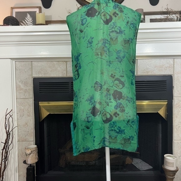 Language for Anthropologie Beautiful Silk Green Tunic Top with Crochet Elements. - Picture 9 of 11